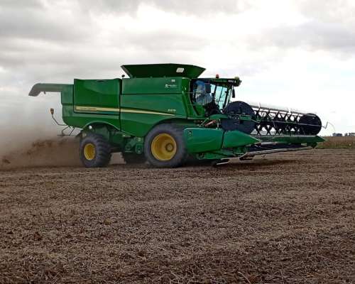 John Deere S670. DT. año 2017. 8000 Hs