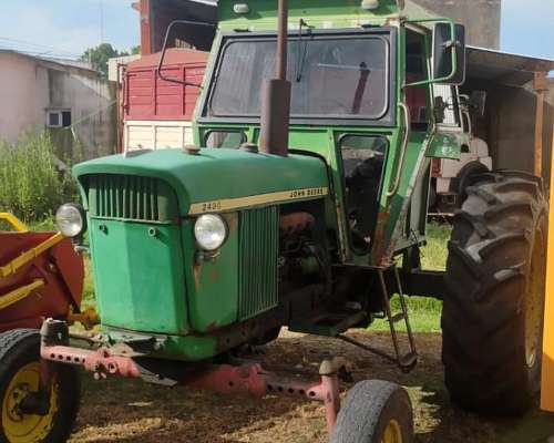 Tractor John Deere 2420, con Cabina.