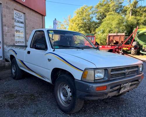Toyota Hilux 2.4 4X2 Cabina Simple año 1997