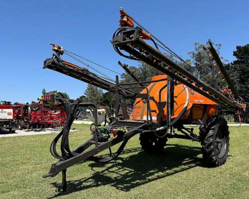 Pulverizadora 3800 Lts y 28 Mts Praba