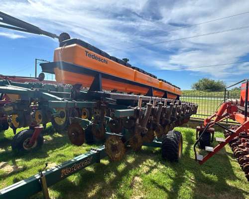 Sembradora Tedeschi 99 año 2004