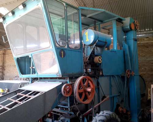 Cosechadora de Mani Ochetti. Motor Perkins PF305