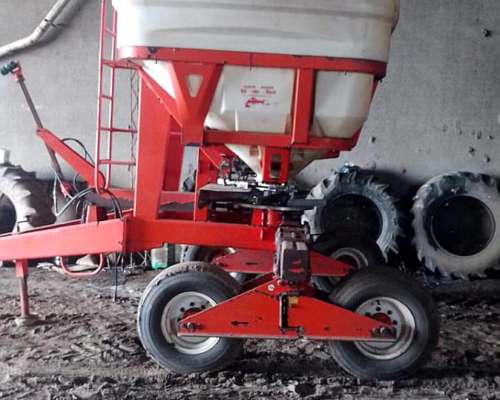 Fertilizadora JAN de 5000 Lts, muy Buena