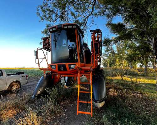 Pulverizadora Jacto 3000 - Trocha Variable - 25m - Piloto