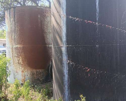 2 Tanques Verticales,cap 18.800 L C/U con Base de Apoyo