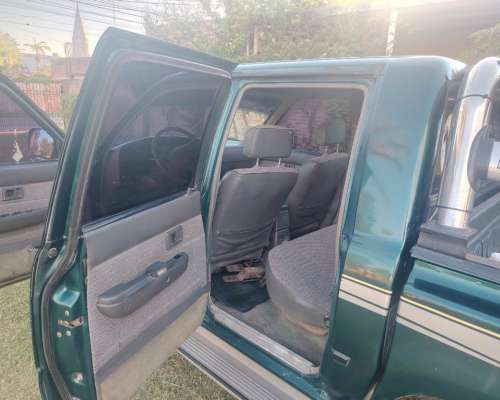 Camioneta Toyota SR5 4X4