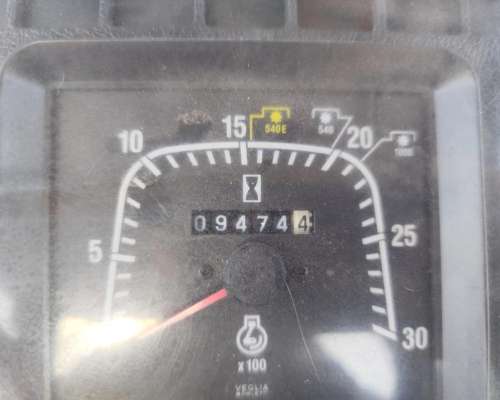 New Holland 7040 año 2012. 9474 HS. ROD 32. Trabajando