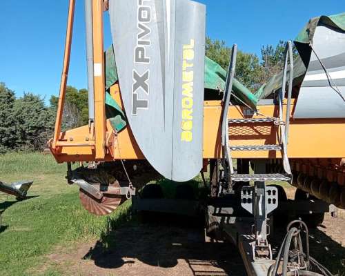 Sembradora Agrometal, TX Pivot 1, año 2011, 23 a 35