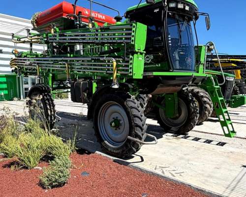 Fertilizadora Autopropulsada Metalfor con Altina.