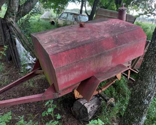 Tanque 1100 Litros y Tolva