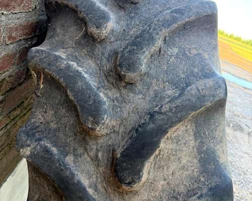 Vendo Neumaticos Cubiertas Goodyear. 520/85-42 para Tractor