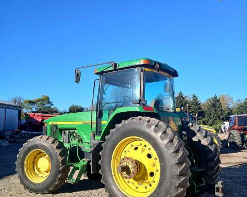 Tractor John Deere 8300 con Piloto