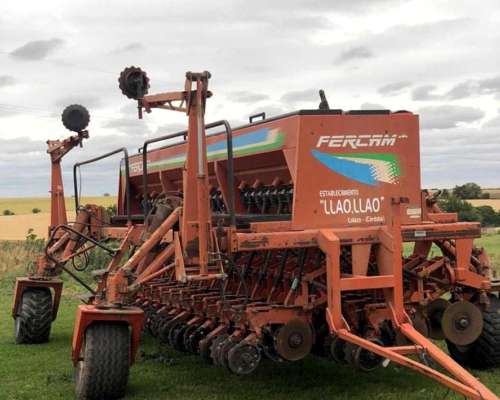 Sembradora Fercam F440 31 a 21 y 17 a 42, con Alfalfero