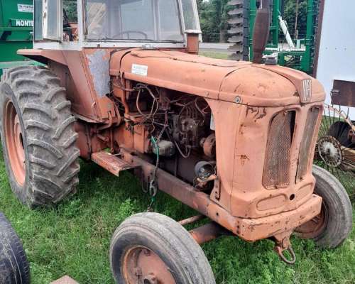 Tractor Fiat 780 con Cabina