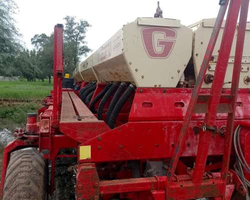 Sembradora Georgi Precisa 8000 24 X 52 Surcos Neumatica
