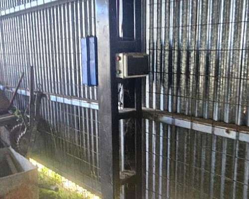 Galpón con Máquina para Fabricar Ladrillos