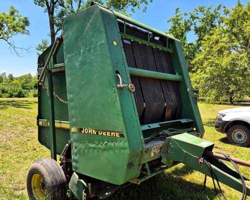 Rotoenfardadora John Deere 535