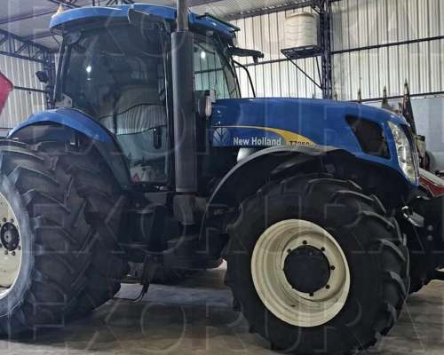 New Holland T 7060 año 2012, con 8800 Aprox.