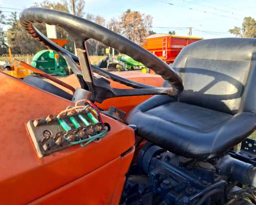 Tractor Fiat 700 con D/H