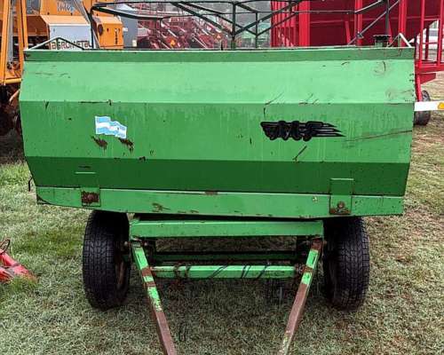 Acoplado Playo con Tanque 1000lts de Combustible MF