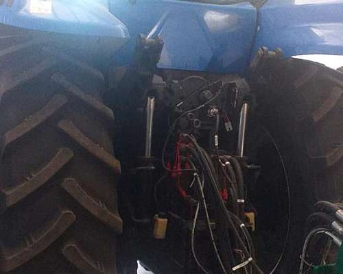 New Holland T8.325 año 2012. M 12.000 HS. Piloto. LEV 3p