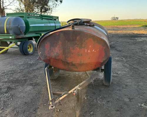 Cisterna 1.500 Lts, con Bomba.