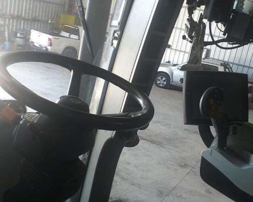 New Holland T8.325 año 2012. M 12.000 HS. Piloto. LEV 3p