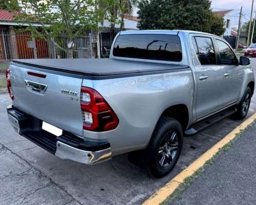 Toyota Hilux 2.8 TDI CD 4X2 SRV AT6 204cv 2021 U$35.999