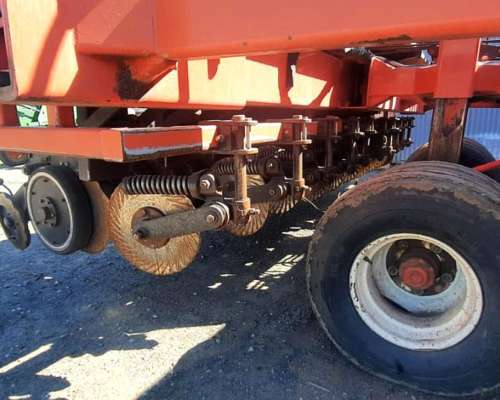 Sembradora Metar 4200 con Alfalfero