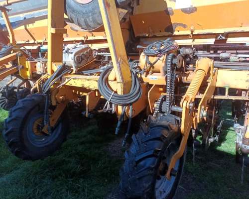 Sembradora Agrometal 29 Líneas a 21 cm con Control Agro