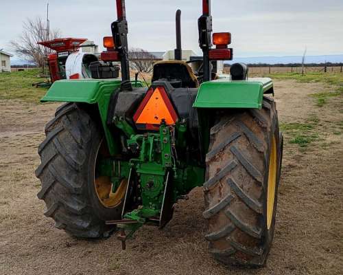 Tractor JD5075 - año 2014