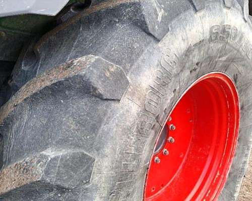 Fendt 860 Vario con Tres Puntos Delantero