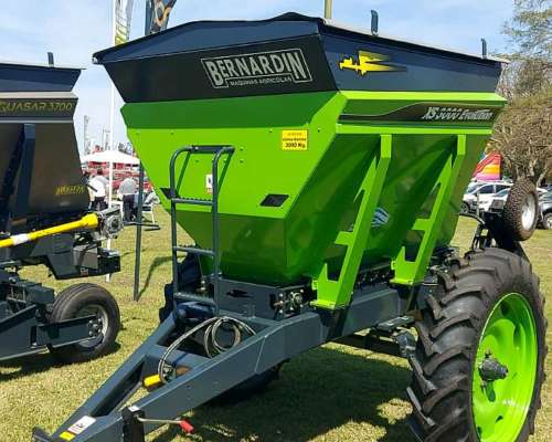 Fertilizadora a Cinta M3000 XS Bernardin con Rueda de Mando