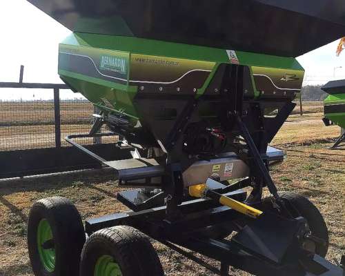 Fertilizadora Balancín Bernardin Capacidad de 2500 Litros