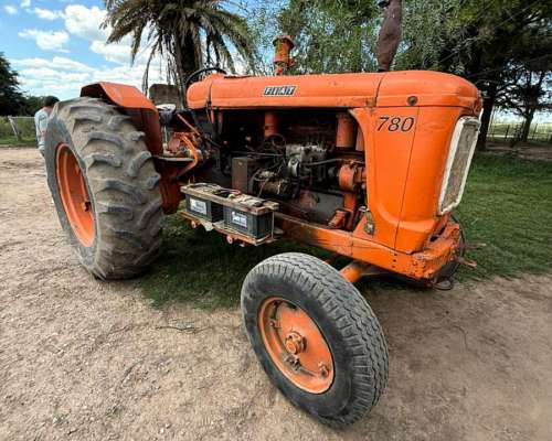 Tractor Fiat 780 sin Cabina