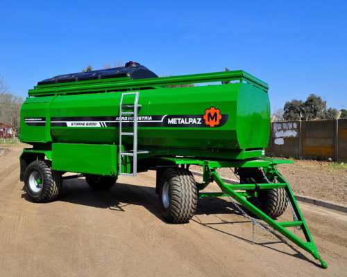 Tanque Combustible de 6000 Litros con Agua y Taller