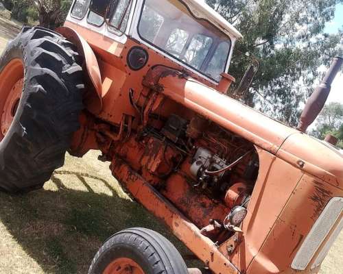 Tractor Fiat 780 con Cabina