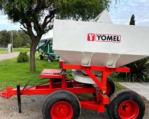 Fertilizadora Yomel 3000 Lts. Seminueva