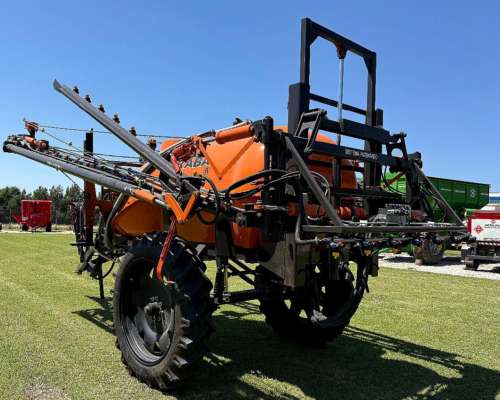 Pulverizadora 3800 Lts y 28 Mts Praba