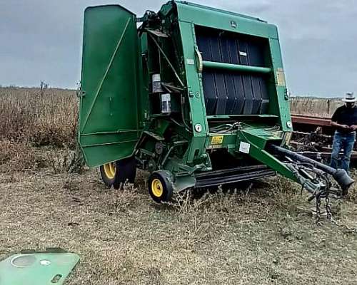 Rotoenfardadora John Deere 568 año 2010.