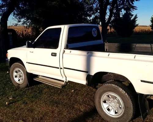 Toyota Hilux Cabina Simple 4X4