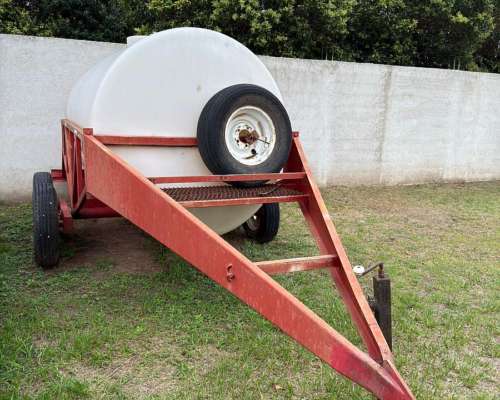 Acoplado Cisterna con Balancín, Capacidad 6.700 Litros.