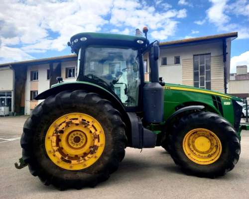John Deere 8335 R