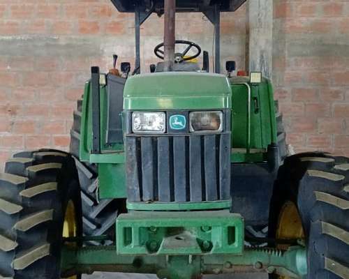 Tractor John Deere 6405, año 2004, 106 HP, Doble Tracción