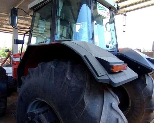 Massey Ferguson 660 .