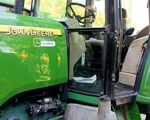 Tractor John Deere 6615 año 2006.