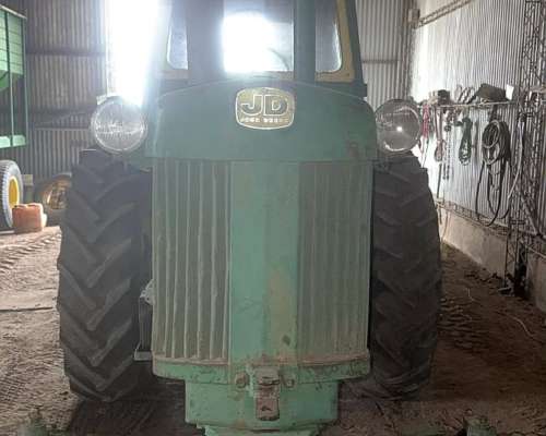 Tractor John Deere 730