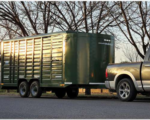 Acoplado Trailer Jaula para Caballos. Dos Ejes.