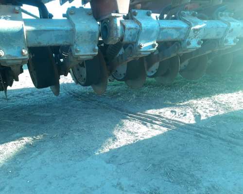 Sembradora Apache 9000, 25 Líneas a 35, año 2003, Discos NUE