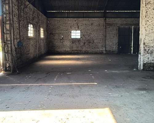 Inmueble Espectacular en Acceso a Huergo , Casa a Reciclar